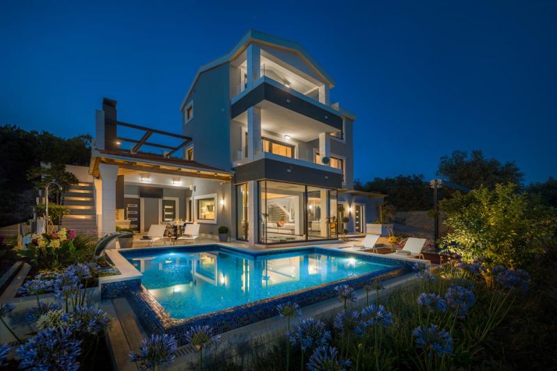 Villa di lusso con piscina sullisola di Ciovo, Dalmazia, Croazia