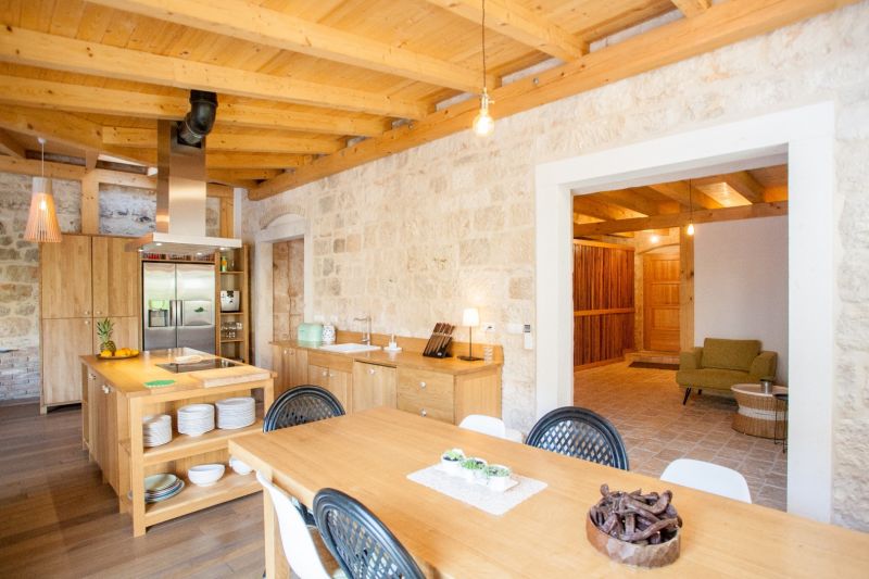 Villa in pietra con piscina, Vis, Dalmazia, Croazia