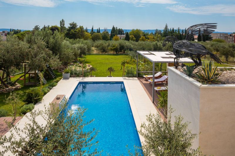 Casa vacanze di lusso con piscina, jacuzzi e sauna in Kastel Luksic, Dalmazia, Croazia
